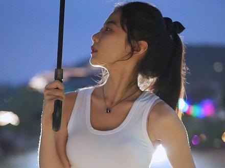 “世中逢尔 你胜过百个泛泛之交”