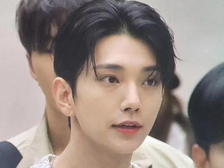 #seventeen #洪知秀joshua #洪知秀机场 次人悲伤不了一点!