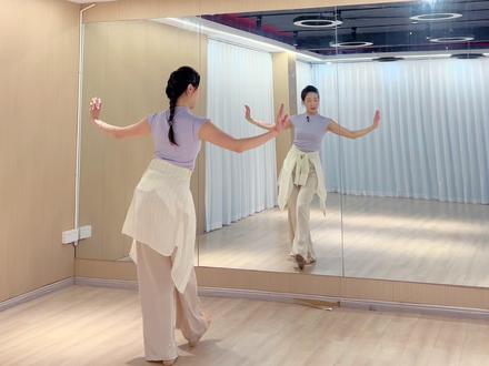 《立春》保姆级教学 适合春天跳的舞蹈出现了 快学#立春 #背面教学 #舞蹈分解教学视频 #青年创作者成长计划 #抖音热门舞蹈计划