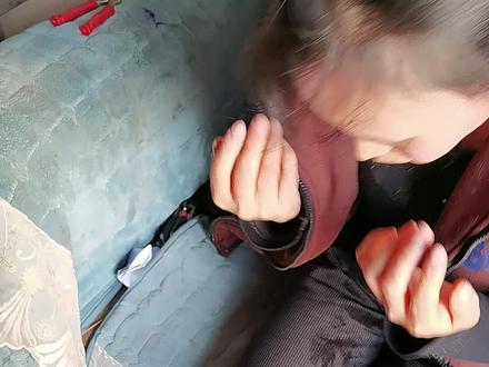 这是我的弟媳妇,她这个症状好几天了,时好时坏的,你们有谁懂的?帮忙指点一下,拜托,你们网络上有谁懂的指点指点一下,没办法,拜托广大网友。