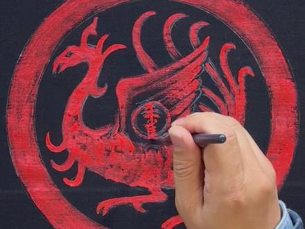 #丙烯画 一分十八秒看完画朱雀全过程 #丙烯手绘 #文武斌丙烯画 #牛仔布上绘画 @DOU+小助手 @DOU+上热门