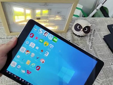 注意看啦!令人惊喜的是,这台苹果平板竟然拥有运行 Windows10 操作系统的能力。只要安装专用的 App 插件,就能够顺利地将你的 iPad 转变为双系统,为你的使用体验带来全新的可能。
不管你是在繁华的都市街头,还是在宁静的乡村角落,当你把手中的 iPad9 变成 win10 系统后,便可以随时随地轻松运行 office 办公软件。这对于白领上班族来说,无疑是一大福音,再也不必担心出门在外应急时没有电脑可用的烦恼。
不仅如此,当平板成功变身为电脑之后,它的功能可远不止于此。你可以尽情地挂机玩各种精彩的游戏,使用 Pc 版的股票软件,及时掌控股市动态,还能进行 AI 画图剪辑,充分发挥你的创意,就连电脑版的 IE 浏览器也能顺畅使用。
那么,你正在使用的是哪一款平板呢?快来我的评论区分享一下吧,我会帮你看看能不能实现这样神奇的转变!#ipad #平板变电脑 #windows10 #ipad平板电脑 #ipad9