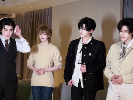 玩之前也没想到这么搞笑… #邵群 #李程秀 #赵锦辛 #黎朔 #cos 抽象搞笑ooc致歉
邵@-苏西wxy- 秀@涉江 辛@花丢丢Ogi- 黎@Evil风霜