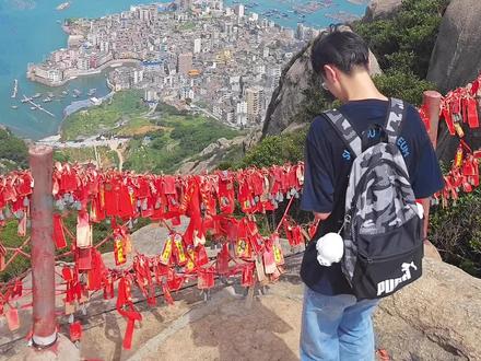 福建版的里约热内卢,旗冠顶攻略来啦!一起踏上1800级台阶,欣赏最壮美的山海。#旅行推荐官 #旗冠顶 #福建版里约热内卢 #旅行攻略扶持计划 #好年华聚福州 @DOU+小助手
