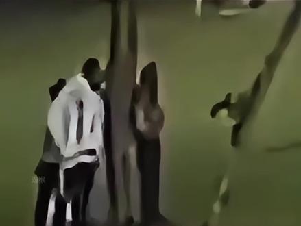 躲雨被雷劈死?被镜头记录的,让人难以置信的惊险瞬间! #未解之谜 #神秘事件 #奇闻异事