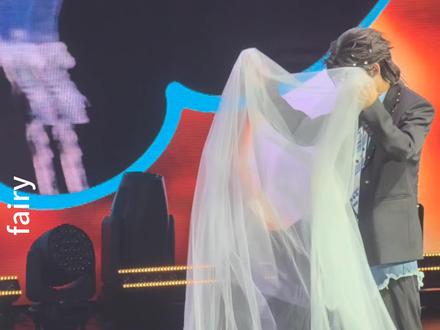为你戴婚纱的时候 你又在想什么呢#演唱会是一个巨大的乌托邦 #也是在演唱会拍到了偶像 #云旗 #郝熠然 #云熠
