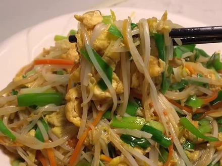 厨师都不告诉的小技巧。,我来告诉大家#美食 #抖音小助手 #美食趣胃计划 #豆芽菜炒鸡蛋 #美食推荐官