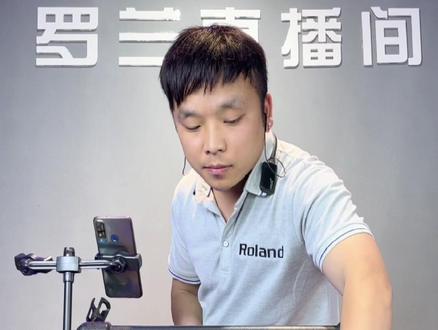 #罗兰音响 #罗兰ex音箱 大家觉得哪个型号效果更好呢?#户外音响 #舒尔话筒