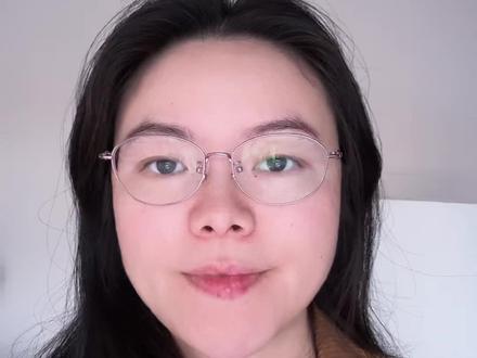 10% 的黄金 + 30% 的白银,市场到底在怕什么? 这周黄金和白银的下跌,很多人第一反应是:
“是不是避险资产不行了?”
但如果你真的把新闻和市场结构拆开看,会发现——
这更像一次:预期反转 + 集体出逃 + 杠杆清仓。
不是黄金突然没价值了,
而是:
•特朗普推荐新的美联储主席人选
•市场开始重新判断降息和美元
•之前涨得太猛,仓位太拥挤
•大机构撤退 + 杠杆被强制清理
结果就是:所有人在同一时间,从同一个出口往外跑。
这一条,我用最通俗的方式,
把这次黄金白银“历史级暴跌”拆给你听。
不是教你买卖,
而是帮你看懂:市场是怎么“失控”的。
#黄金 #白银 #投资理财 #黄金暴跌 #美联储