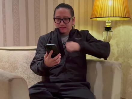 说我唱歌烧机油那小子你懂不懂! 烧机油是冒白烟么?我这燃烧多充分啊!
#2025内蒙古冰雪英雄会
#郝云呼伦贝尔极地气温演出现场
#郝云零下30度弹琴终生难忘
#郝云吞云吐雾马力全开
#评论区太逗了
@内蒙古日报蒙文报 @内蒙古冰雪英雄会