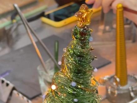 给自己烧了一棵独一无二的圣诞树#创作灵感 #做手工我是认真的 #圣诞礼物 #玻璃圣诞树 #烧玻璃