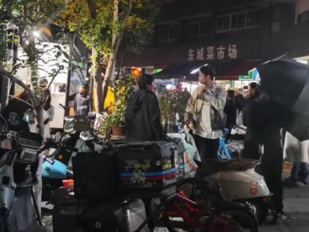 告白 女主邓恩熙也出来了 好美#告白 #王星越 邓恩熙成都拍戏