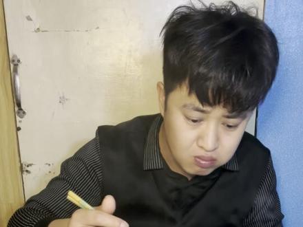 凌晨12:47突然听见有人敲门#沪漂 #出租屋的生活 #日常vlog #真实生活分享计划 #创作人计划