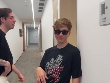 孩神monesy入选Top4!猎鹰队休赛期的唯一变动!火车移除地图池!至此HLTV前17名全部公布!明日凌晨一点HLTV颁奖典礼将公布前三!另外monesy表示十年后会考虑转型指挥!而猎鹰队唯一的变动是引入了助教帮助zonic!#CS2 #m0NESY