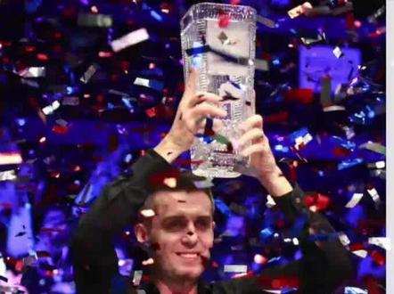 塞尔比回来了!塞大师用19个月的坚持和努力,再一次赢得冠军奖杯 !#斯诺克 #塞尔比 #运动最美时刻