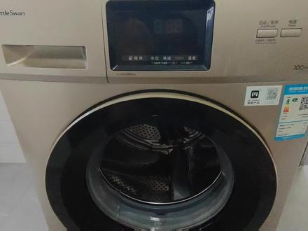 滚筒洗衣机维修,更换门玻璃体,自己网上淘一个回来就能换。