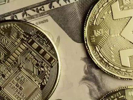 Coinbase宣布打造“全能型交易平台” 币界网消息,12 月 18 日,Coinbase 官方宣布推出一系列新产品与服务,正式确立打造集加密资产、股票、衍生品及资产代币化于一体的“Everything Exchange(全能型交易平台)”战略。
此次核心更新包括:
股票交易: 美国用户将在“一个 App”内同时实现美股与加密资产交易;
预测市场: 引入数千份 Kalshi 合约,支持用户参与各类事件预测;
资产代币化: 推出 Coinbase Tokenize,支持股票、基金、房地产等资产上链;
AI布局: 推出“Coinbase Advisor”,通过 AI 提供金融建议;
生态接入: 加强对 Solana 生态支持,新代币可第一时间交易。
此外,Coinbase 强调持有 USDC 可获得约 3.5% 的年化收益率。#币界网 @币界网
