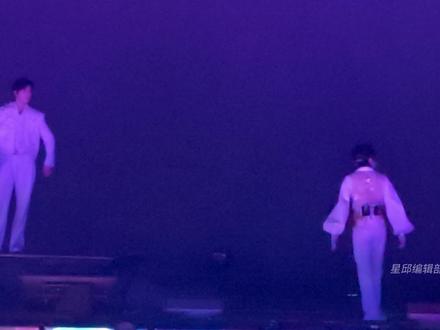 D4演唱会之真相是真 说实话,喊得太疯了,原是我不体面了😭,可是真的控制不了,真的这就是婚礼现场。我宣布,他俩结芬了,我是见证人!我坐主桌!!!!
还有我要举报:他俩总对视,根本不顾及观众感受!
退票退票(不是,没有,不敢!)
#星邱编辑部#星邱编辑部