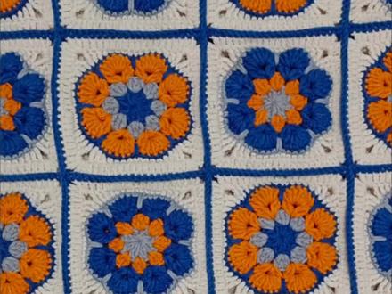 孔雀花抱枕钩织教程三。有喜欢的朋友记得关注留言评论我哟!#爱生活爱编织 #爱抖音爱生活爱分享 #爱手工爱生活 #在家做手工 #针线活每天更新