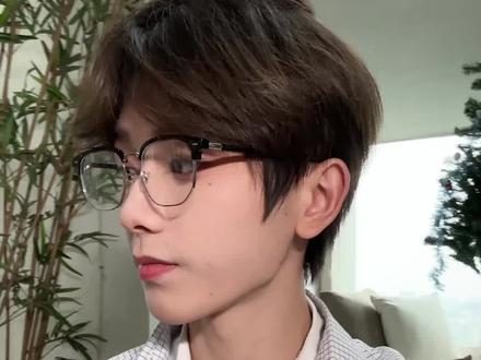 女朋友不自信怎么办?当然是多夸夸她咯 @关小橙 #没有不自信的女朋友 #搞笑