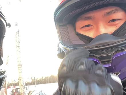 小彤在线提醒已经封车的摩友一定要记得给自己的爱车电瓶充充电#cfmoto春风动力 #摩托车 #250sr赛道版