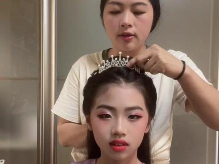 六一主持人发型来喽
#六一发型 #发型