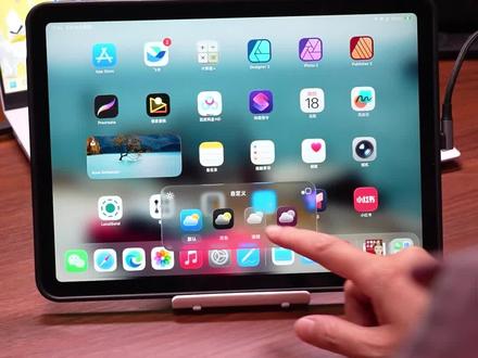 iPad秒变Mac mini 🔥 iPadOS 26正式版上手体验
最近更新了正版的iPadOS 26,终于体验了一把液态玻璃风格,裸眼3D壁纸也安排上了,没想到在更新的功能中,有好几个都像极了Macbook里面的,我已经用了Macbook有5年之多,确实有点小惊喜的,就像拥有了一个小小的Mac mini一样,使用习惯真的太丝滑了,这期给大家分享几个类Mac的iPadOS 26新功能使用技巧。
-
以上就是我升级iPadOS 26之后的一些使用体验,希望对打工人、学生、新媒体人有帮助,建议收藏,随开随用,机友们还想了解iOS26、iPadOS 26哪些功能,欢迎评论区举爪提问。
#数码科技 #玩机技巧 #平板电脑 #ipados26 #ipad