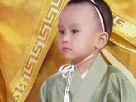 惊艳全场,3岁书法神童横扫央视 笔未握稳却挥毫惊天下 !网友:文曲星真下凡了?
#小宇博 #3岁书法神童央视出圈#传统文化#萌娃传承
#高宇博三岁书法