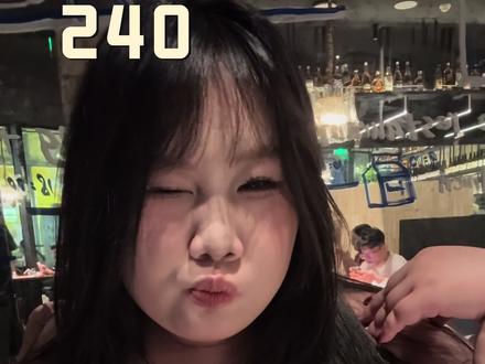 我觉得我可以参加“因为漂亮没动力减肥”这个话题,补药骂我啊,骂我我也觉得我很美,我不会因为你们不礼貌的话影响我自己的
#原相机live #翻相册系列 #拒绝身材焦虑 #拒绝容貌焦虑 #生活碎片