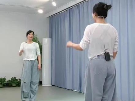 #广场舞#简单易学#热门#强烈推荐#爱不释手 DZ健身曲老师慢速0.8倍速完整版+分解 推荐关注优秀的老师,分享优秀老师的精彩教学。