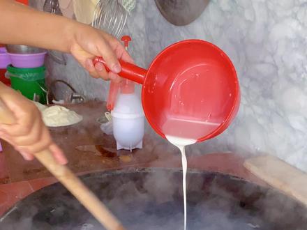 你们要的粿皮制作过程来啦!!#做粿 #潮汕特色纯手工打造 #纯手工制作美食 #制作过程 #老手艺 @DOU+小助手 @DOU+上热门 @抖音小助手 @抖音创作者中心