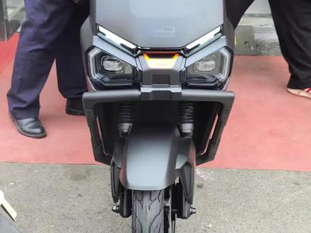 #雅迪龙霆 #龙霆 #雅迪电动车 #苏州雅迪 #雅迪冠能系列
雅迪冠能龙霆,性能模式的开启方式和超车档使用方法