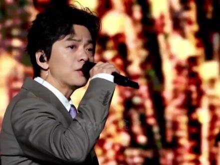 李健南宁热爱之城演唱会——风吹麦浪!健哥最后那一下360度大回旋真的是越来越炫了,真正做到了旋转跳跃不停歇啊!#李健南宁演唱会 #南宁李健 #李健风吹麦浪 #南宁热爱之城 #李健现场