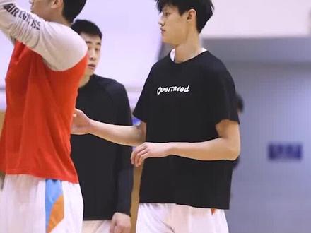 17岁放弃cba加入nba发展联盟,中国男篮的未来,全美4星高中生 #篮球 #CBA #NBA #篮球#曾凡博