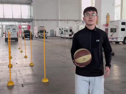 沧州中考体育足篮排三选一之篮球绕杆满分示范,男生满分14秒1,女生满分15秒8。#中考体育#篮球绕杆#上热门🔥抖音看世界