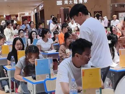 应粉丝要求,颍上首届偷吃大赛来了#偷吃大赛 #吾悦爱青春