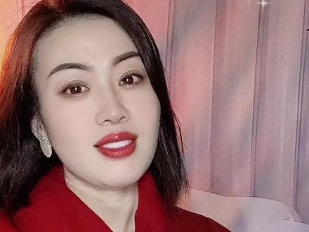 除夕洗澡去晦气,满堂亮灯聚福气,鱼留余财不翻鱼,饺子煮正讨吉利,初一忌扫睡懒觉,6:10开门接福运……#春节传统习俗#除夕攻略#接福接财#过新年#抖音玩法合伙人计划@DOU+小助手