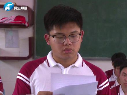 5月21日,河南郑州。“土气”不该是个贬义词。高二男生作文《捧起一抔黄土》获省一等奖,结合自己和父辈种地的经历,写下对土地的热爱。“我种过地,我要帮助我的父老乡亲”