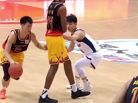 硬刚国家队后卫群,与徐杰崔永熙对飙三分,这一战庞峥麟值得封神 #徐杰 #崔永熙 #庞峥麟 #cba热门