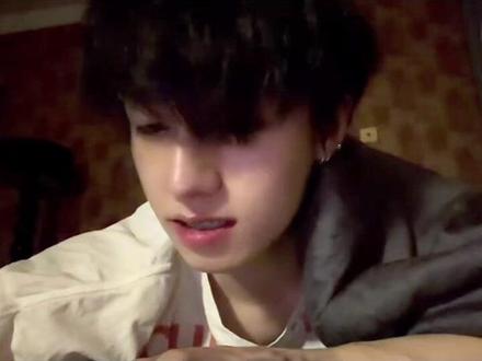 读妈妈的信越来越哽咽…🥺最后掉小珍珠
看得让人心疼#朱志鑫