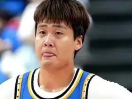 要离队?惨败被罚下,赵睿为何大笑?亲自回应,谁注意周琦举动#赵睿