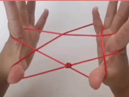 翻花绳,翻一颗漂亮的五角星。#手绳 #传统文化 #翻花绳 #手艺人 @DOU+小助手 #亲子手工