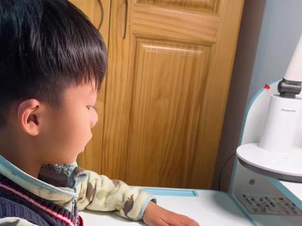 航母飞机折法 #一起做手工 #认真的样子真可爱 鼓励孩子解说的视频