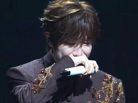 明明李荣浩因担心版权不敢唱《成都》,为何徐良演唱会却能连唱十首别人的歌?了解内情才懂“青春三巨头”的含金量#李荣浩 #徐良 #汪苏泷 #内容启发搜索 #影娱热点团