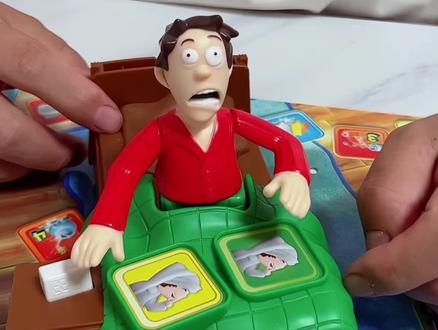 小朋友吃糖果的搞笑视频 小朋友宝宝都爱看的搞笑视频 小朋友都爱看#3到6岁儿童益智早教动画 #亲子互动 #奥特曼儿童动画片 #儿童视频 #儿童动画 吃糖果的小朋友搞笑视频