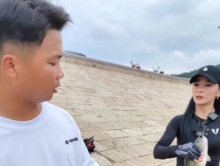 本想娱乐下,这老板非逼我😂😂#2022dou来钓鱼 #冠军健身课