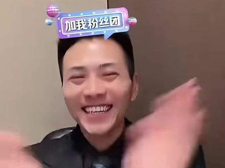 军娃子出手就是王炸!给前妻刷嘉年华,小眼妹直接笑到模糊,这波复合稳了!
#索图 #小眼妹 #嘉年华名场面 #直播切片 #搞笑直播