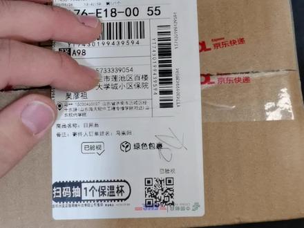 #手机维修 #红米K30至尊纪念版#红米K30至尊更换屏幕总成#手机店日常 这是山东的一位粉丝寄修的一台红米K30至尊纪念版手机,放了很长时间,临时需要用安卓机,所以打算给他换个原装屏幕总成,收费370元,目前已经修好,屏幕指纹灵敏,有想自己动手换这款手机屏幕总成的朋友,可以参考一下视频,但是自己操作要小心.