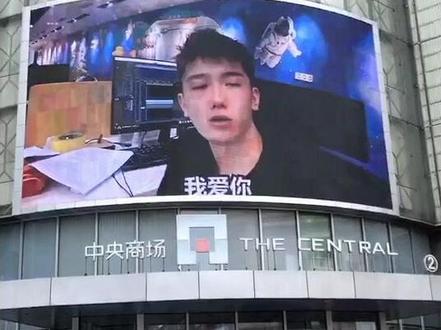 没想今天被狗粮喂饱了!@曼曼今天迟到了吗 加油肥仔!加油曼曼!