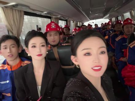 可惜你们不是陕北人,根本不懂我们陕北人唱秧歌的浪漫 #陕北榆林过大年秧歌展演#全国秧歌展演#唱秧歌#梁雯唱秧歌 #挑战家乡代表团